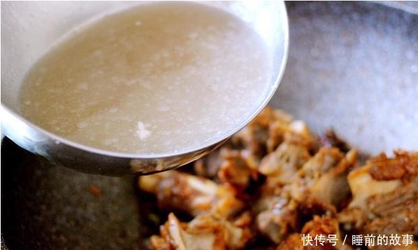 羊蝎子|秋天进补吃猪肉牛肉都不如吃它,麻辣鲜香,多添一碗饭