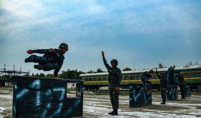 策划|军团策划丨燃!节日不忘战备,中国军人枕戈待旦……