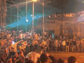 扫完|搞笑GIF:刚扫完地还得再扫一遍,大叔想离职的心都有了