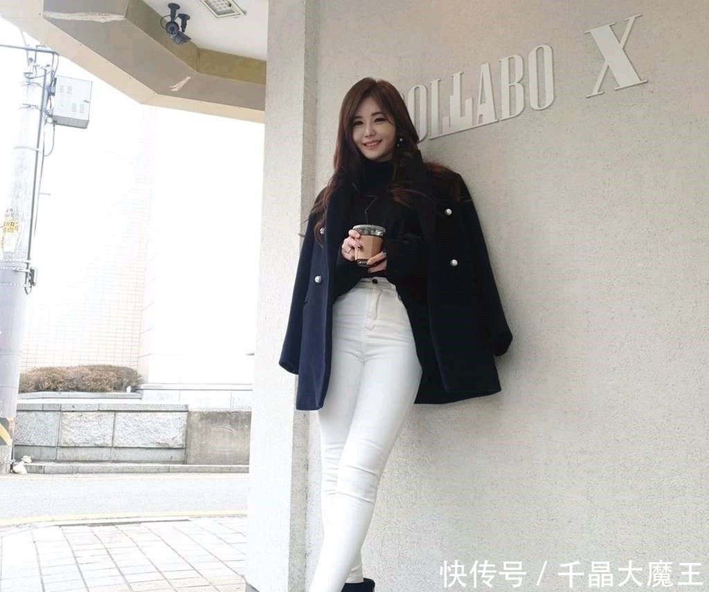 展现|紧身白裤,展现修长双腿