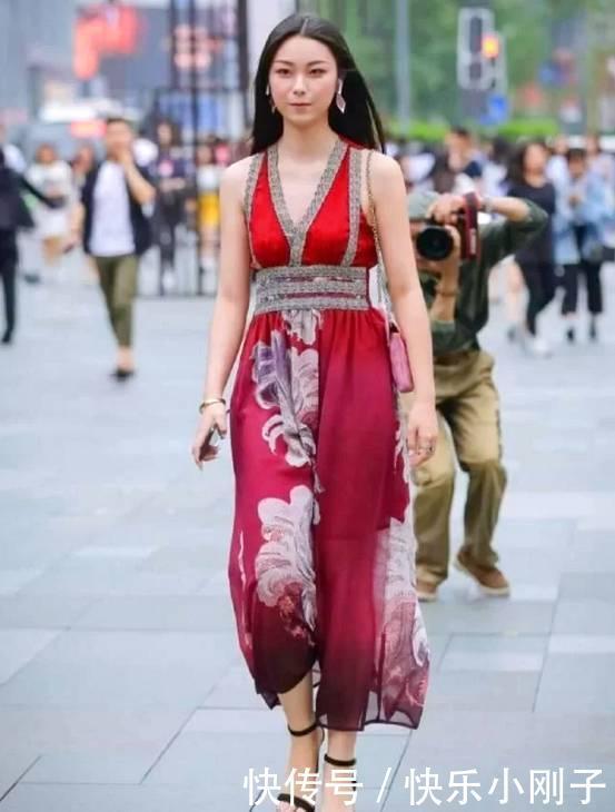 级别|这就是所谓的女神级别,穿这样的连衣裙,让你大方得体更优雅