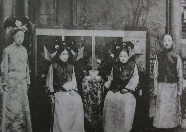 溥仪|她是军机大臣荣禄的女儿,溥仪的母亲,是什么原因让她自杀身亡