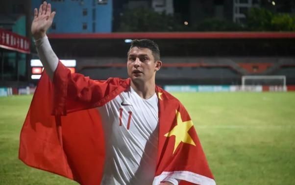 郁闷|3米空门打飞！艾克森自己都不信，低头太郁闷，不愧是国足前锋！