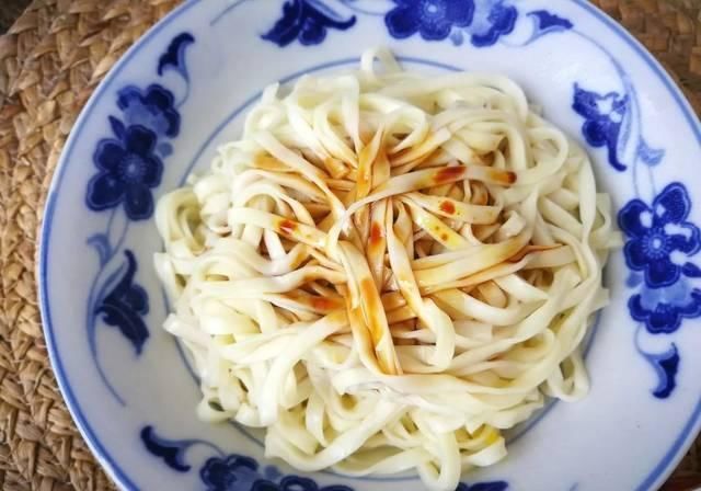  葱油|葱香浓厚，咸中带甜的葱油面做起來那么简单