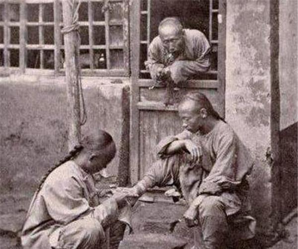 投案|糊涂官糊涂审案，良民屈打成招，凶手自行投案，县官罢黜入狱