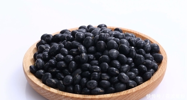 黑豆宜与|每天吃一把黑豆的4个好处，看到第4个，女人笑了