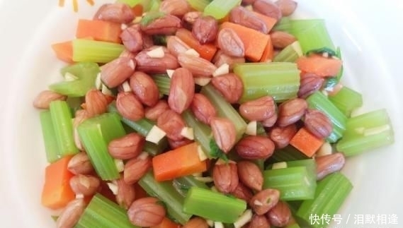 芹菜跟胡萝|睡前泡上,早上煮煮拌拌,清爽的佐粥小菜就有了,倍儿好吃