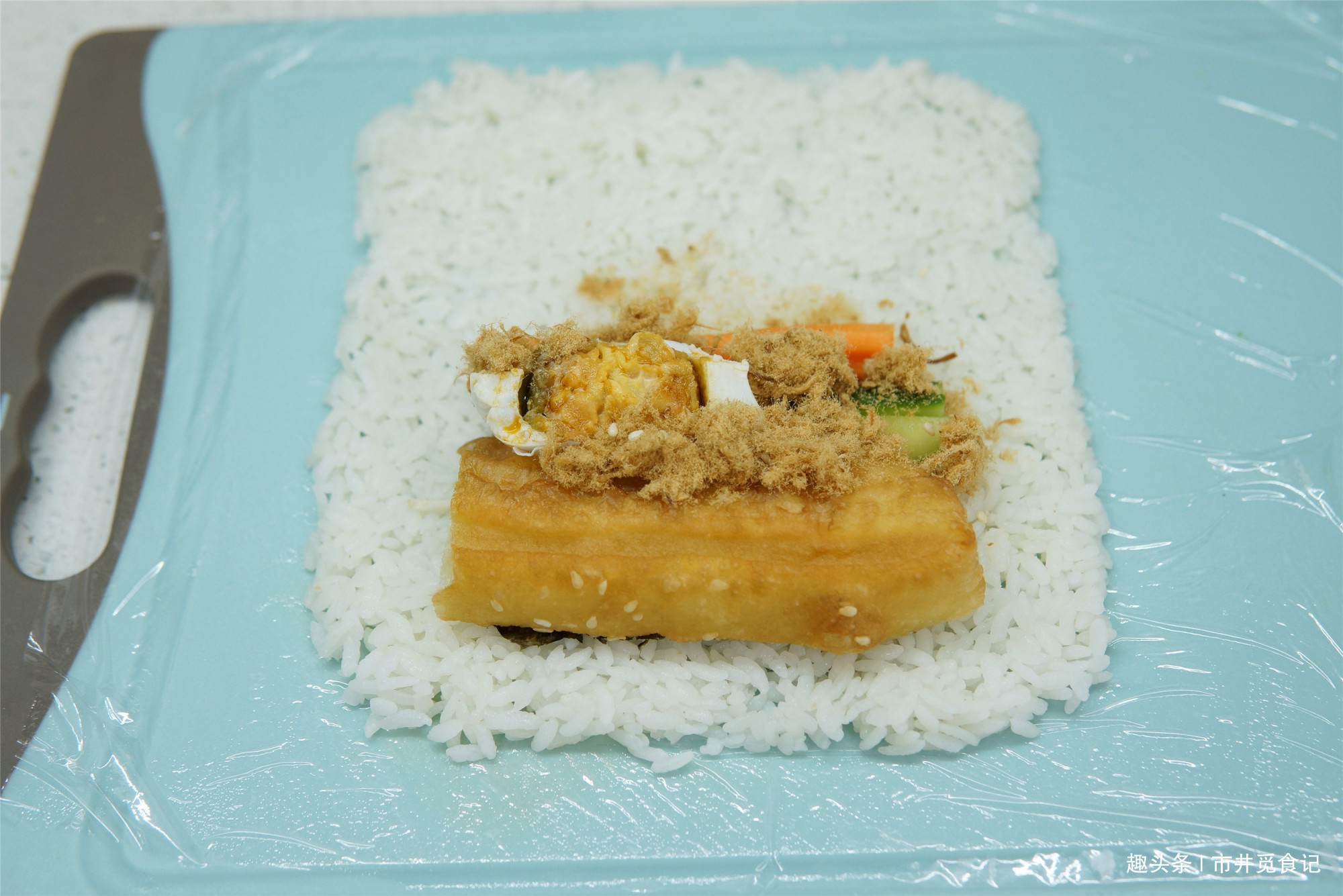  保鲜膜|早餐学会这吃法，家里大米不够吃了，上班上学拿一个就走，方便