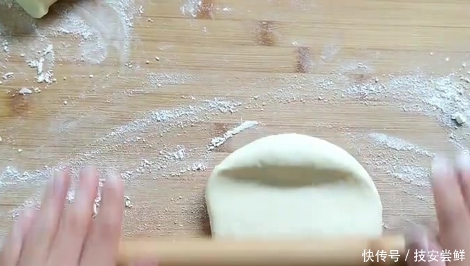  香甜|芝麻饼这样做，香甜酥脆，学会这一招，孩子点名要吃它