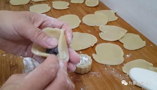 个个|中秋节月饼别买着吃了,锅里烙一烙,个个香酥又掉渣,没烤箱也能成功