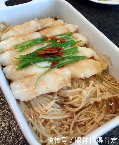 利鱼|好吃不胖的金针菇蒸龙利鱼,减肥减脂食谱,营养美味,好吃到起飞