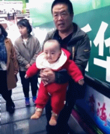 搞笑|搞笑GIF:左手防漏,是个严谨的人