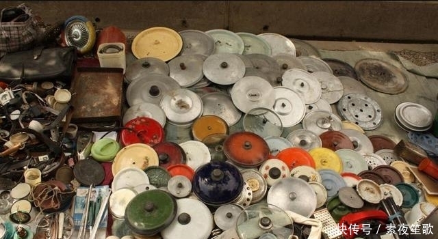 苏联|杜尚别的“跳蚤市场”,空瓶子成畅销品,还有苏联时期的老物件