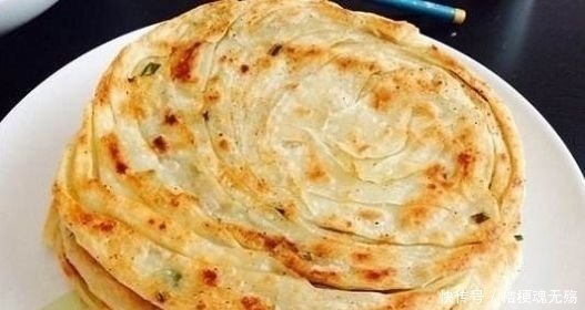  实用|电饼铛烙饼总发硬？厨师教你一招，简单又实用，面饼放凉也不变硬