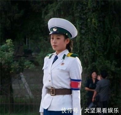 女交警|中韩朝越四国女交警对比照！谁最美？