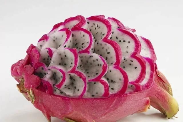 菠萝|当水果遇上雕刻,苹果变爱心,菠萝变刺猬,而西瓜上有龙猫