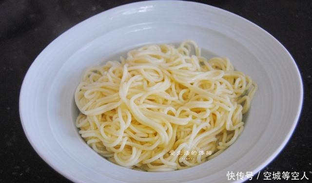 烦腻|家人最爱吃这面,一吃几十年,丝毫不烦腻,每次都光盘到底