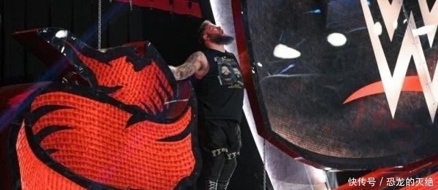 摔角狂热36|WWE摔小辉新闻:凯文欧文斯随时可以复出,警告罗林斯:你豪横什么?