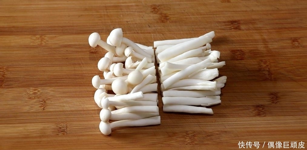 胡萝卜|鹌鹑蛋搭配两种菇一起炒,看着清爽,吃着不腻,口感很棒