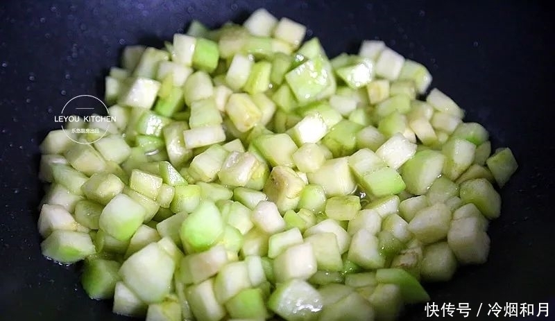 茄子|纯素馅大包子,比肉馅的汤汁丰富,吃着更香