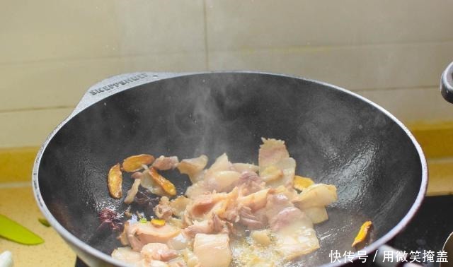 地方叫|用这菜做焖面,老公最爱吃,浓香美味,到了冬天周周都要吃