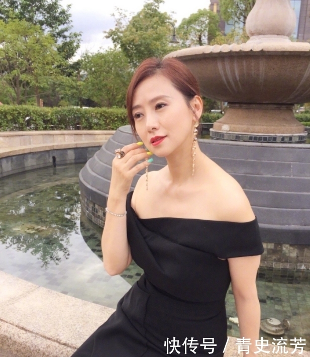 依旧|翁虹罕见晒美照,年过半百身材依旧完美,魅力十足