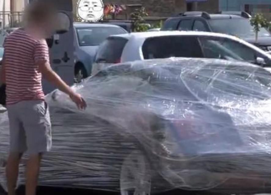 门口|乱停车堵在超市门口，老板用保鲜膜报复，车主开车时脸都绿了