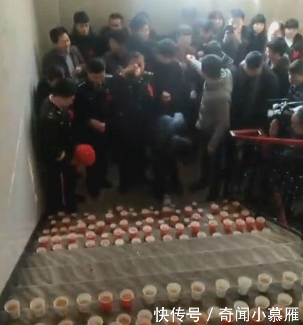 后退|兵哥哥带领伴郎团迎娶新娘, 一到楼下, 看到台阶上的东西全都后退!