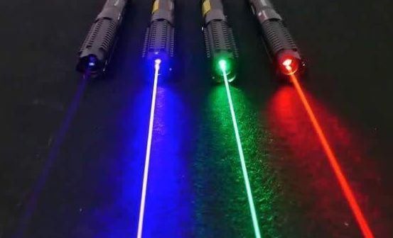 大喊|大伯捡回一支笔给7岁外孙玩,孩子突然大喊:我看不见了!医生叹惜:这辈子都恢复不了