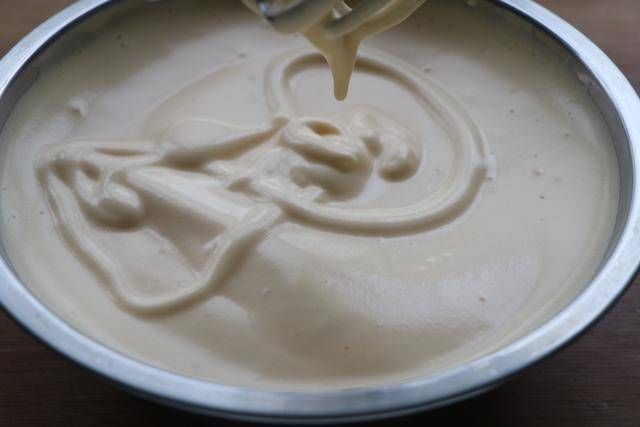 玉米面松饼|玉米面加5个鸡蛋,不加1滴油1滴水,又香又软,比发糕好吃10倍