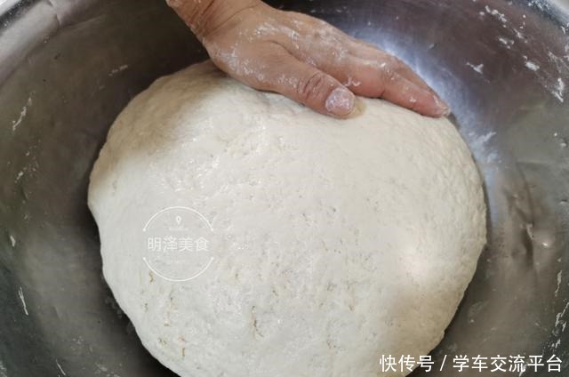 用酵母来发酵面粉|蒸馒头面粉与酵母的比例,可不可以放白糖面点师来教你怎样做
