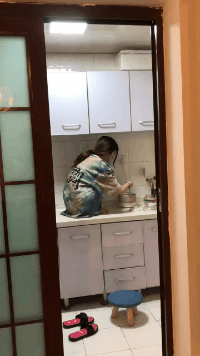  拍到|搞笑GIF：在沙滩上拍到比大白鲨还恐怖的生物