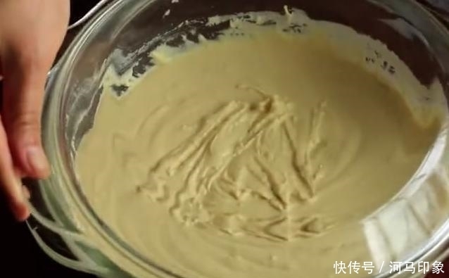 搅拌均匀|小米别再熬粥了,一个鸡蛋,一包牛奶,那样做好吃又营养