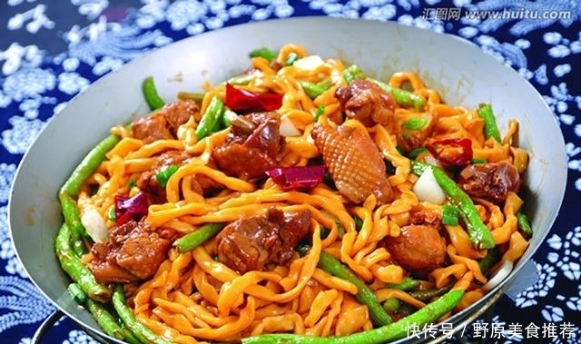 把面条|做豆角焖面,先煮面还是直接焖?其实都不如用这招,不粘还入味