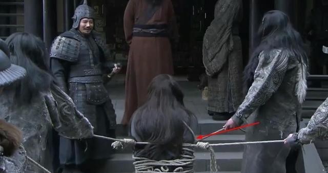 旧版|三国演义：同样是绑吕布，新版五花大绑，旧版确定挣脱不了？