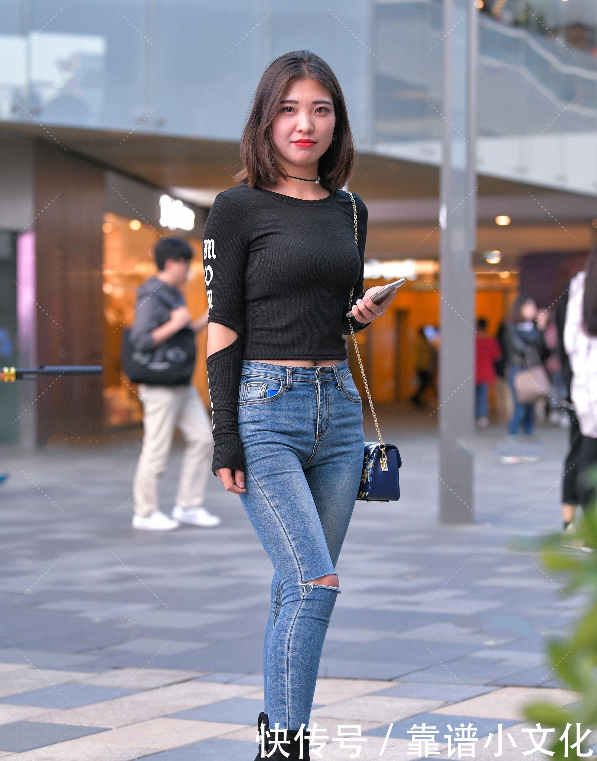 舒适|黑色莫代尔上衣搭配牛仔裤,舒适透气,独特设计更显青春活力