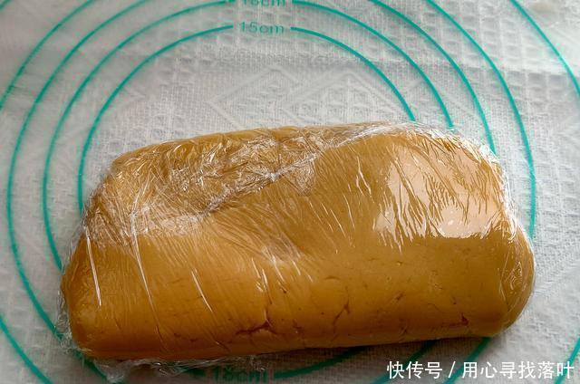 少许|月饼中的“小王牌”,「广式豆沙月饼」