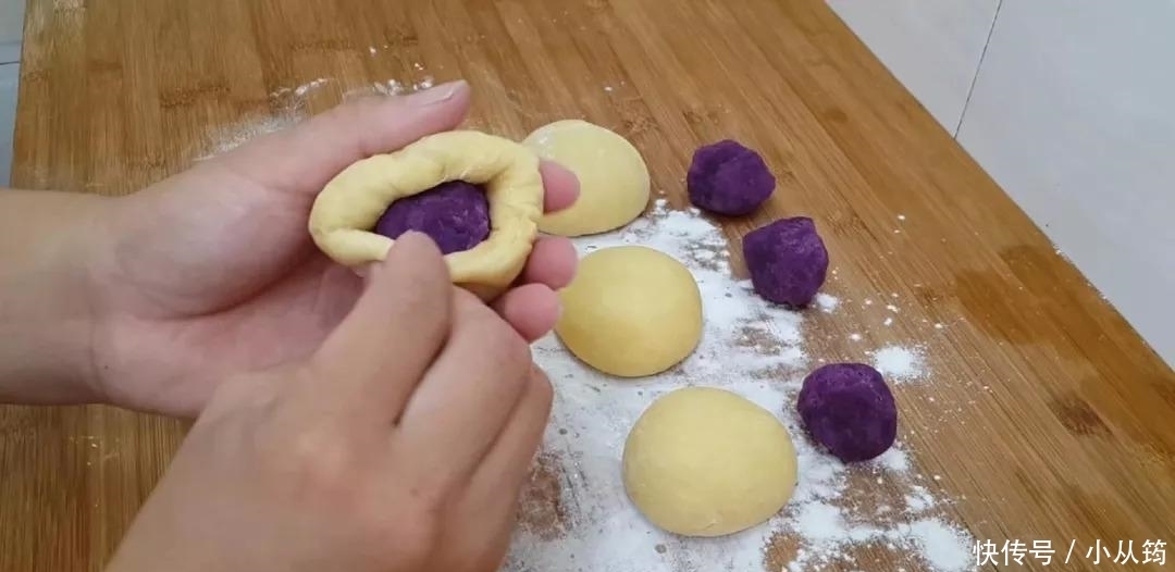 简单|1斤面粉, 4个紫薯, 不用一滴水, 平底锅做的小面包, 边吃边流口水