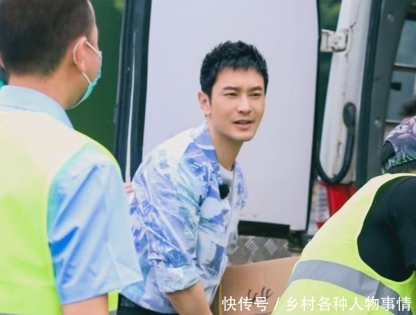  全家福|《中餐厅4》杀青啦！嘉宾全家福大曝光，王俊凯杨超越位置在边缘