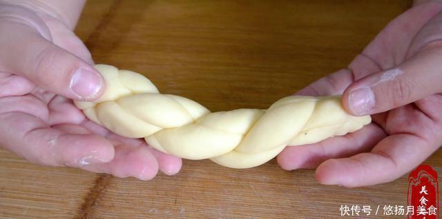 松软|炸麻花时,注意面水比例很重要,麻花松软不变硬,奶香味足又解馋