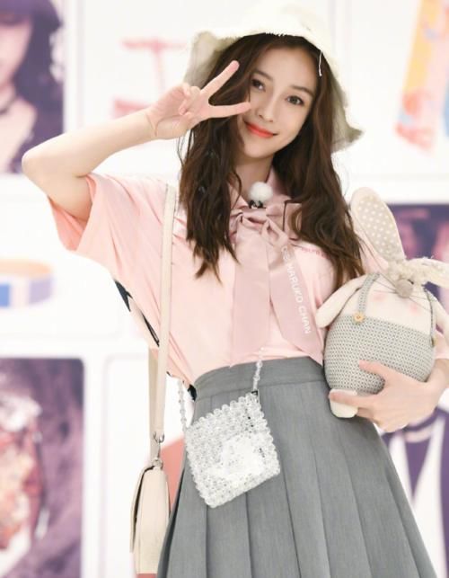 教养|Baby录节目发生意外,看到第1个冲过去的是谁后,教养是装不出来的