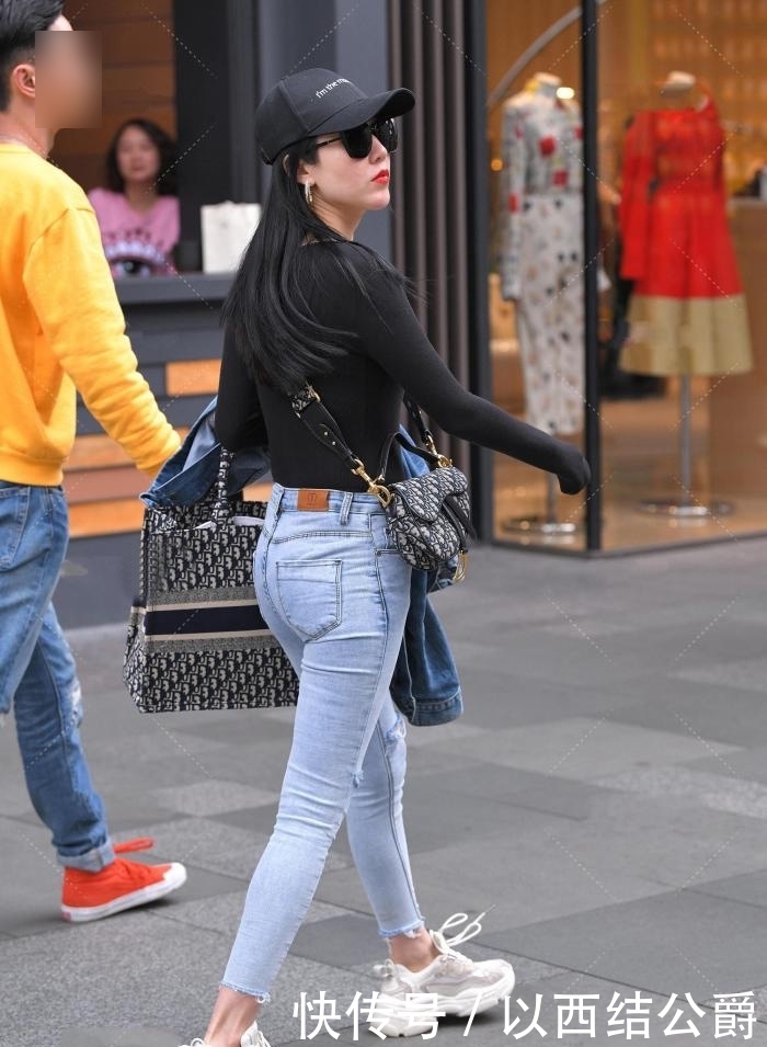 选择|选择牛仔裤,让你轻松应对换季穿搭,打造出休闲靓丽的造型