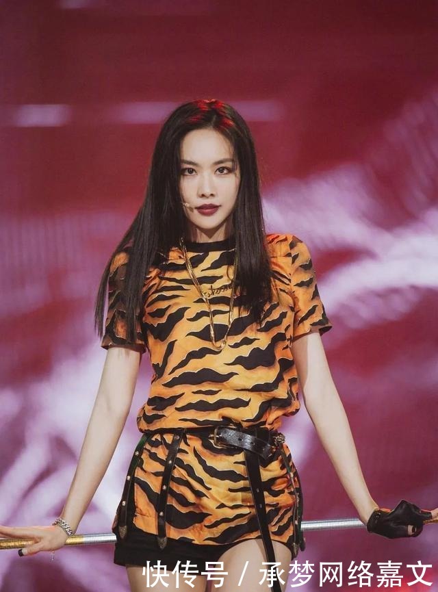 节目里|《乘风破浪》金晨外套,王霏霏虎纹,郁可唯睡衣,你更想要哪个?