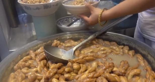 能卖|大叔早餐只卖“它”1碗4元,每天能卖6大桶,外地人吃1次就够了