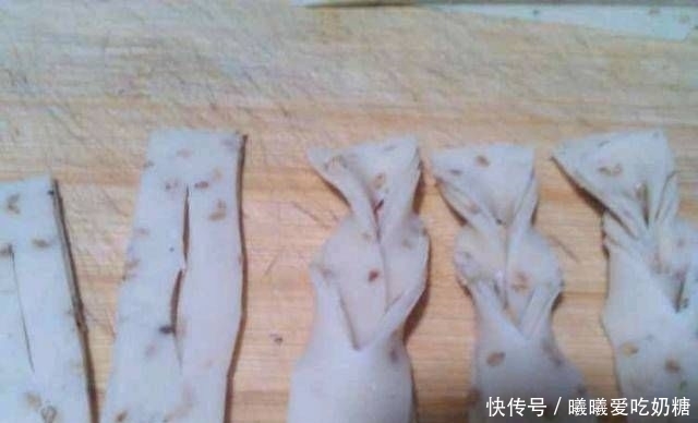 美味|一碗面粉,一把芝麻,教你做美味的油炸筷子,咸脆香!