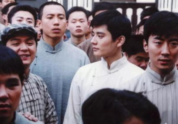 节目|钱枫年轻时帅照被扒出,和现在对比太惨烈,扎心了