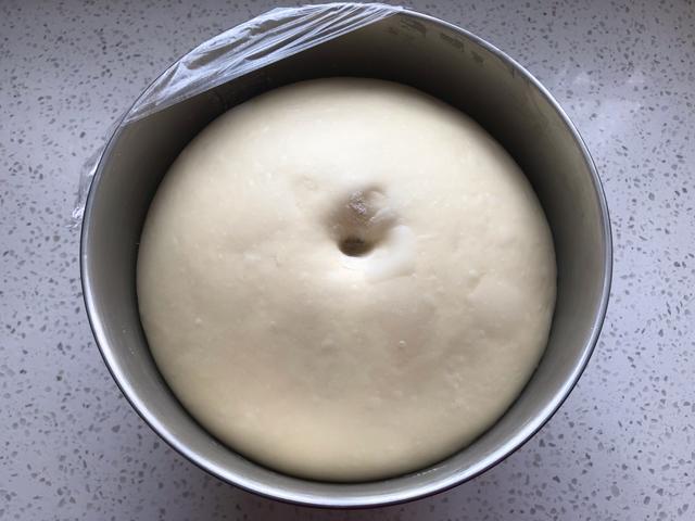  面包|教你做玉米油老面包，发酵时冷藏3个小时，更松软香甜