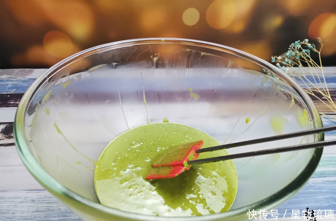 抹茶|质地如丝般柔软的中空戚风蛋糕,2种神秘食材加入,有爱才好吃