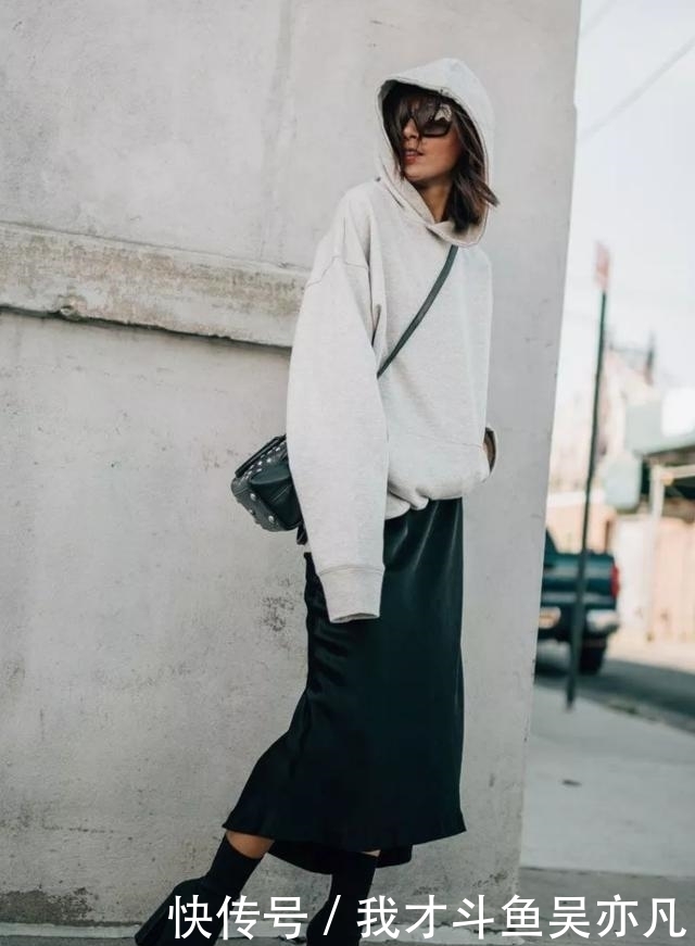 卫衣|卫衣+半裙=早秋最火混搭套路,时髦炸了
