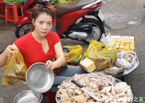 意外|40岁大妈街边卖肥肠,却因长相意外走红,并称其为“肥肠西施”